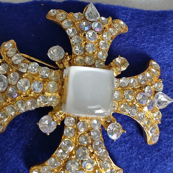 Crystal Encrusted Cross Brooch Art Deco Designed - Picture 6 of 10